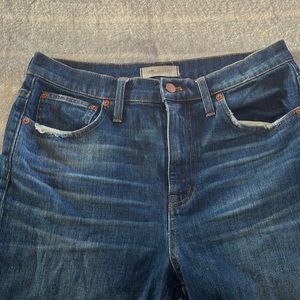 Size 28 high rise slim boy jean. Great condition